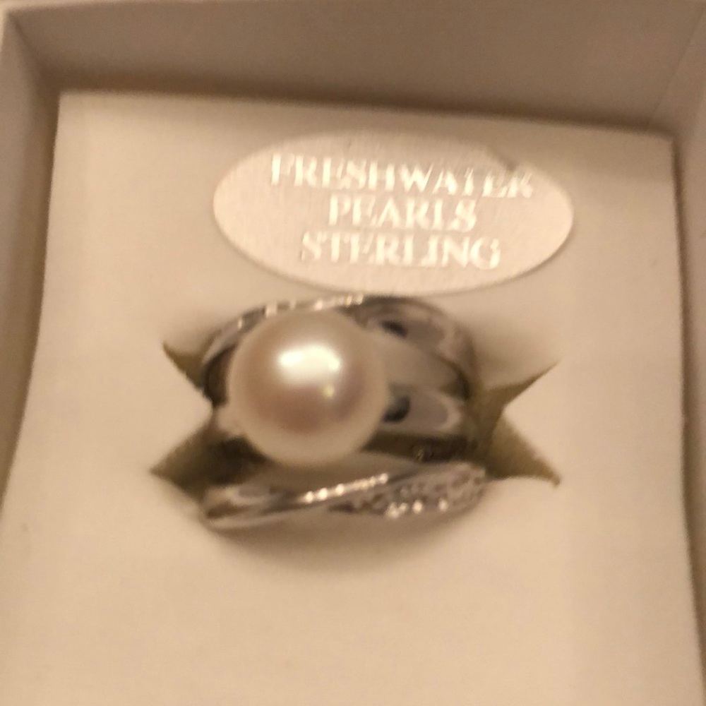 Pearl silver ring size 6